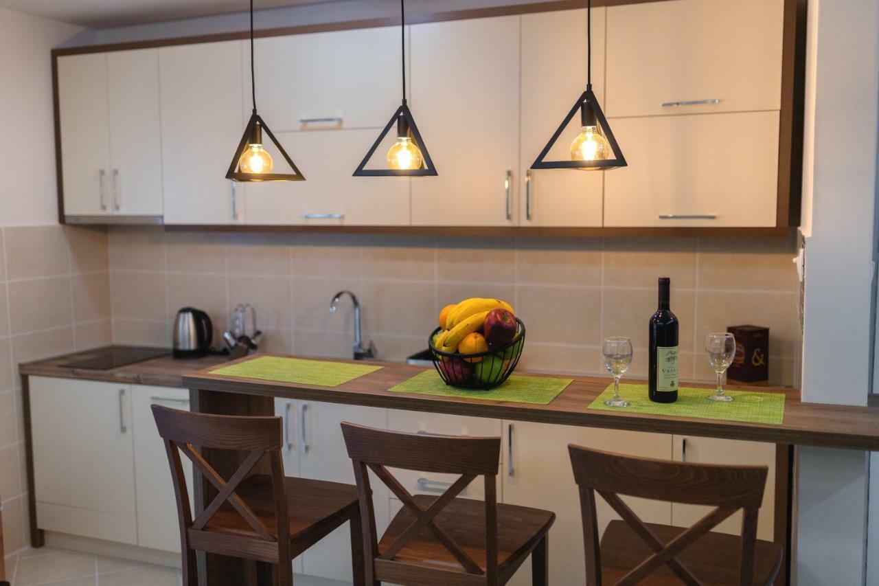 Apartmani Tref Petrovac Exteriör bild