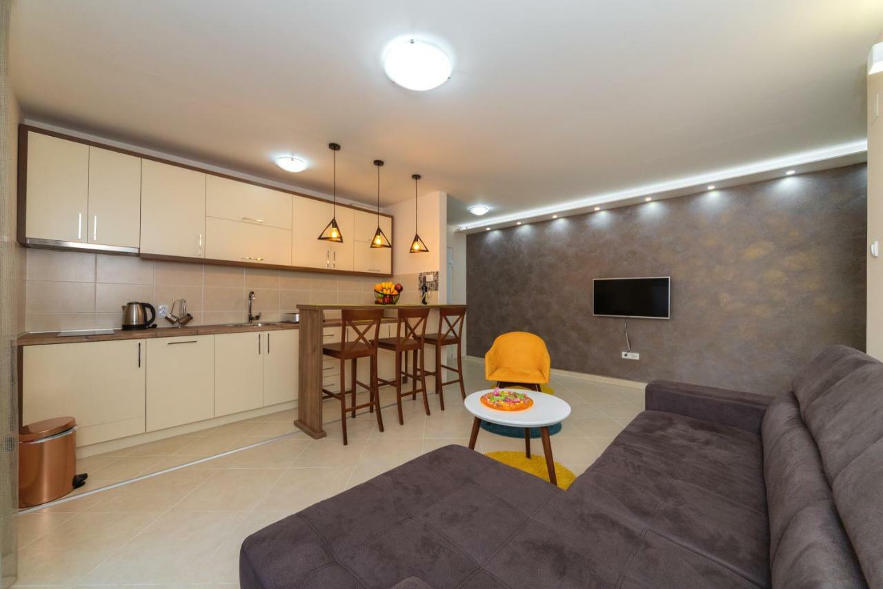 Apartmani Tref Petrovac Exteriör bild
