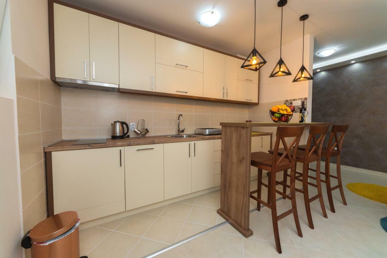 Apartmani Tref Petrovac Exteriör bild