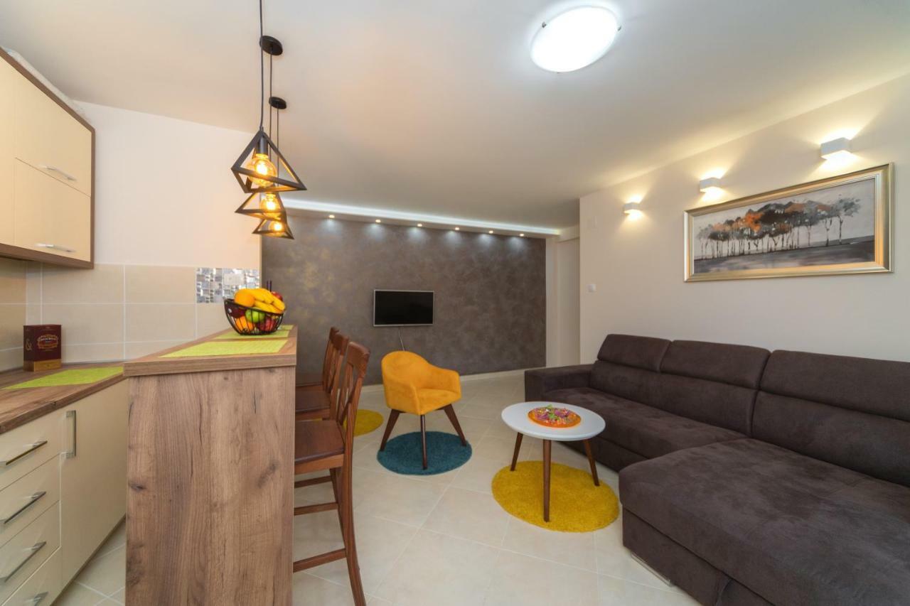 Apartmani Tref Petrovac Exteriör bild