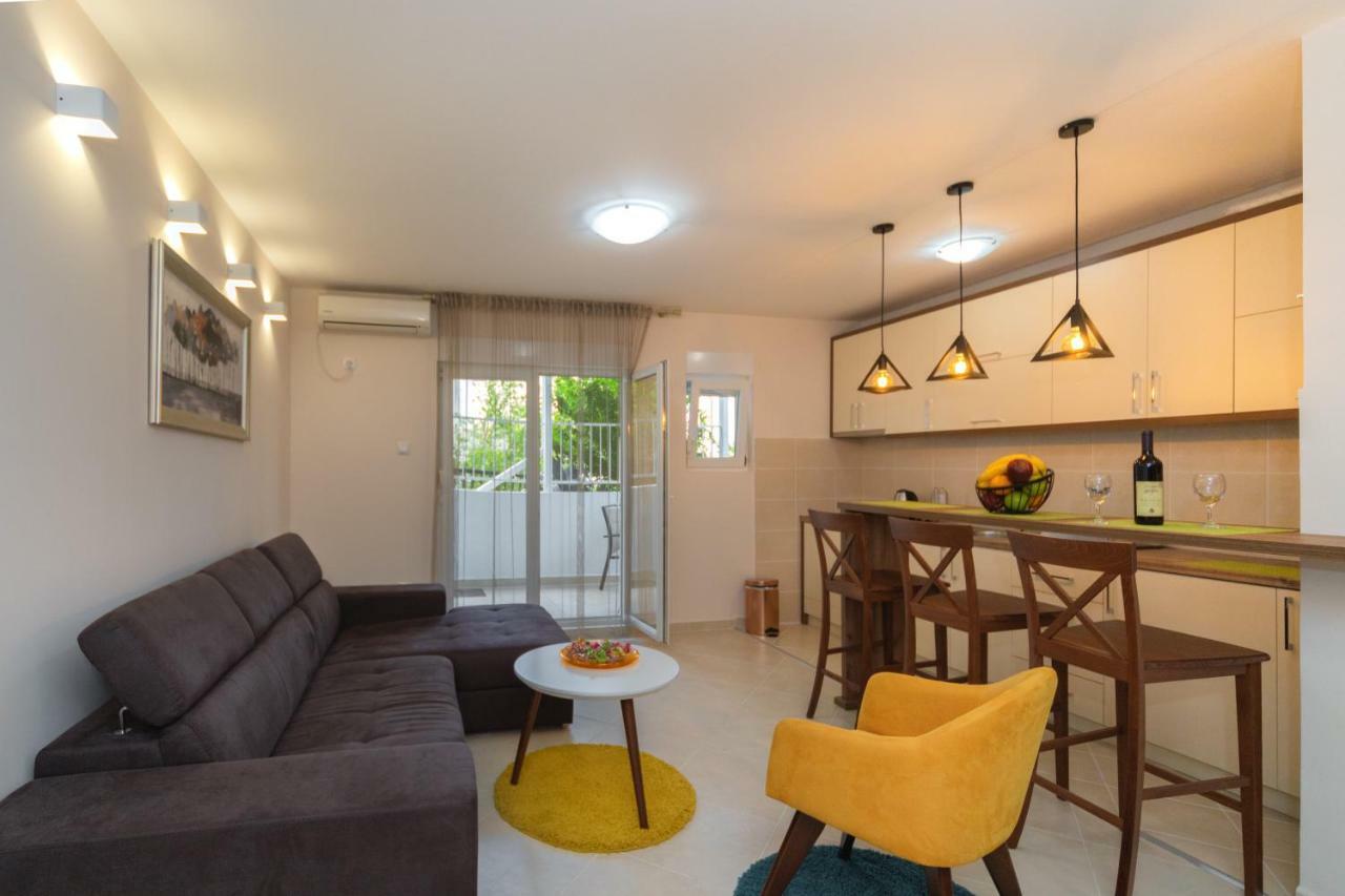 Apartmani Tref Petrovac Exteriör bild