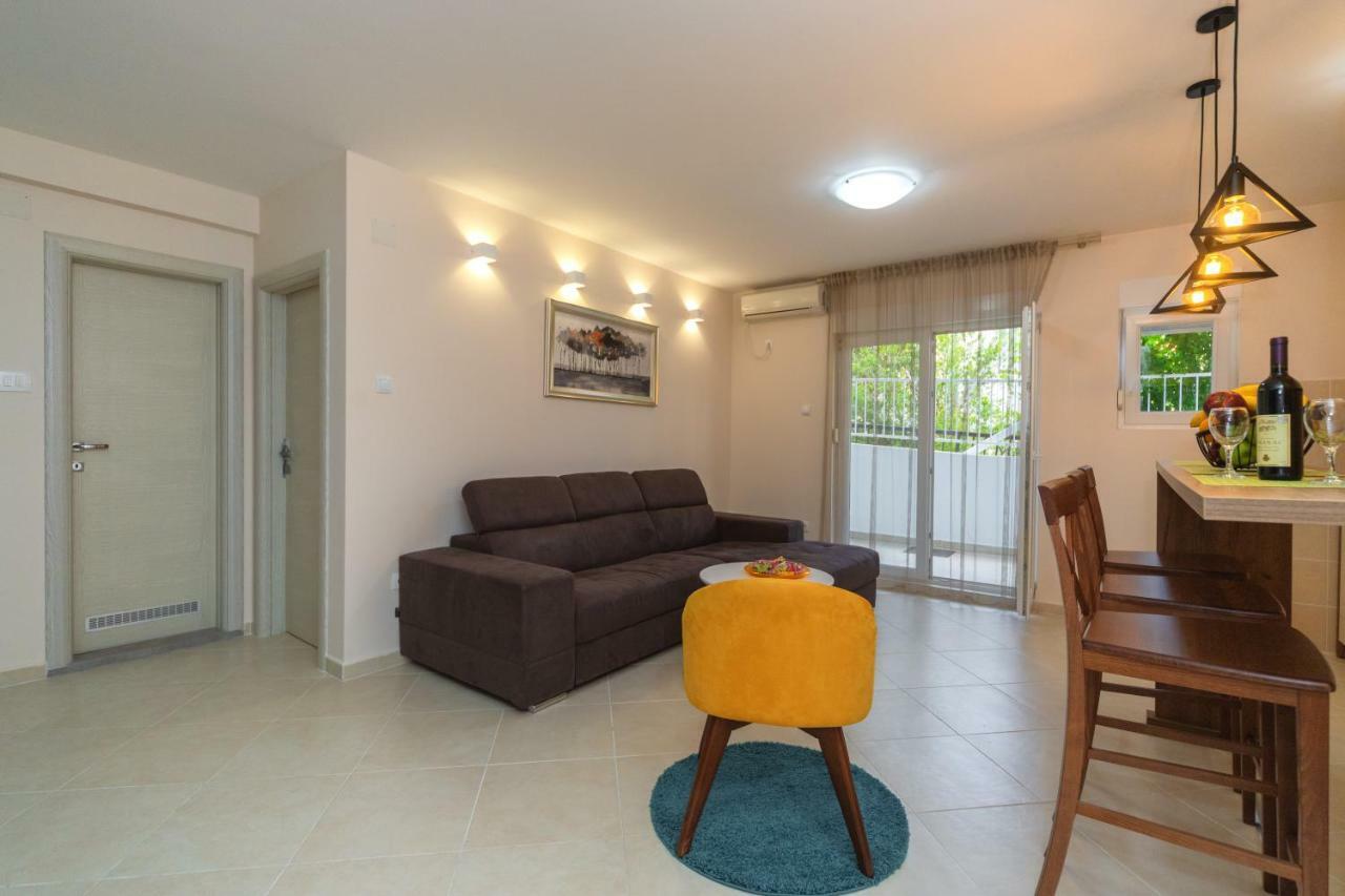 Apartmani Tref Petrovac Exteriör bild