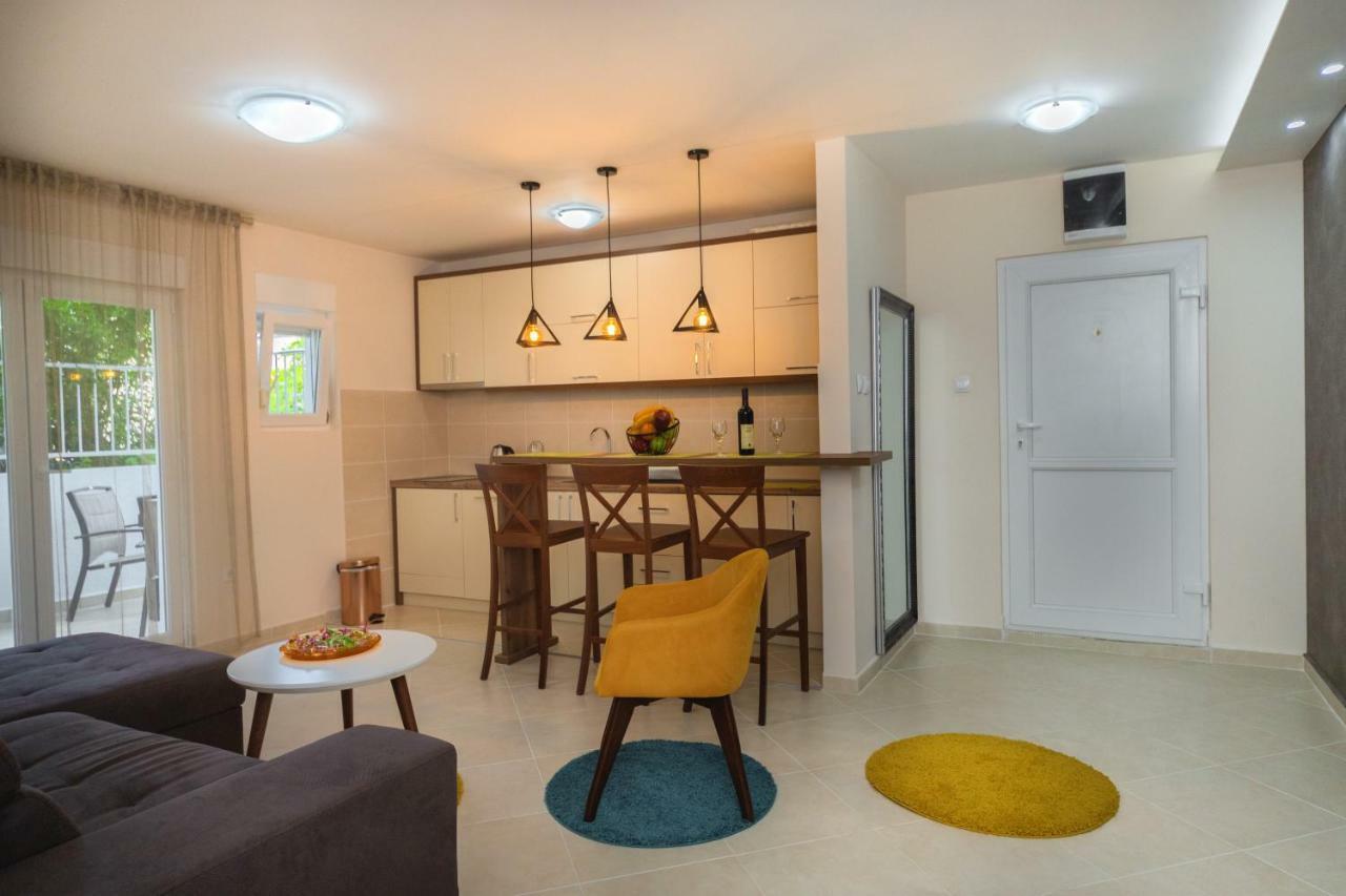 Apartmani Tref Petrovac Exteriör bild