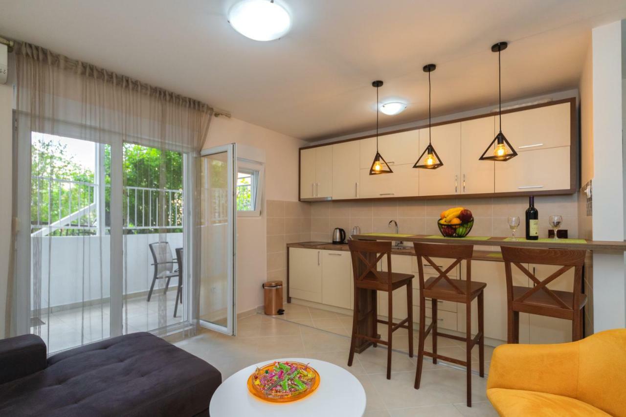 Apartmani Tref Petrovac Exteriör bild